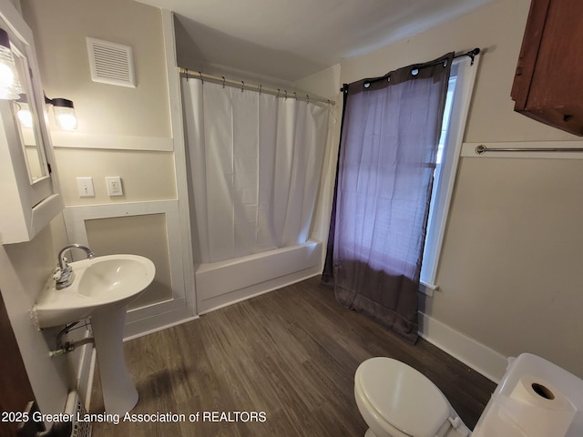 1201 Climax St, Lansing, MI 48912 - bathroom featuring wood finished floors and shower / bath combo with shower curtain