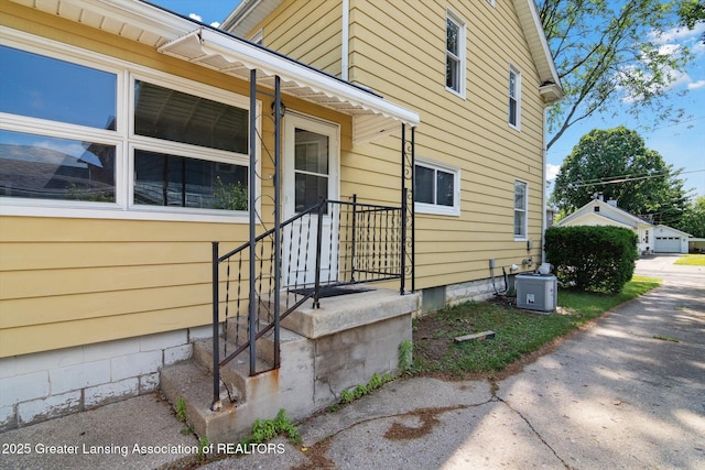 209 N Bowen St, Jackson, MI 49202 - view of exterior entry