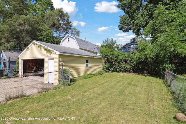 209 N Bowen St, Jackson, MI 49202 - view of yard featuring an outbuilding