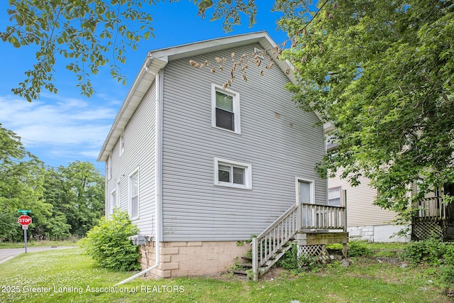 147 Isbell St, Lansing, MI 48910 - back of property featuring a yard