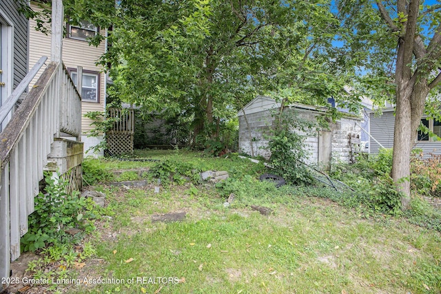 147 Isbell St, Lansing, MI 48910 - view of yard with a shed