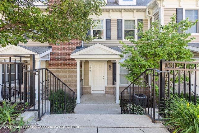 320 Hillcrest Ave, East Lansing, MI 48823 - view of front facade with a shingled roof and a gate