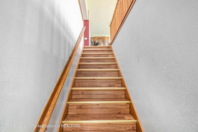 12829 Silver Ridge Dr, Grand Ledge, MI 48837 - stairway with a textured wall