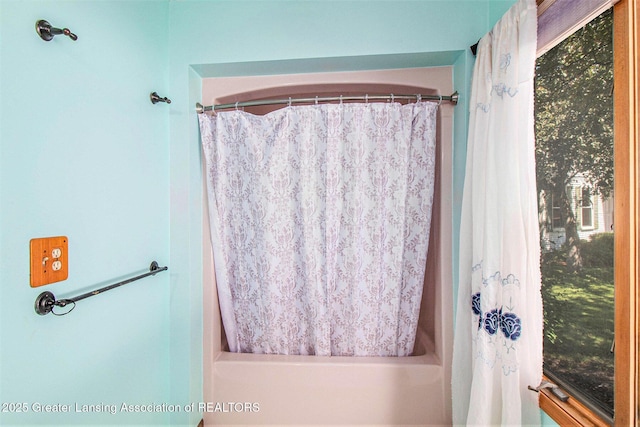 12829 Silver Ridge Dr, Grand Ledge, MI 48837 - bathroom with shower / tub combo