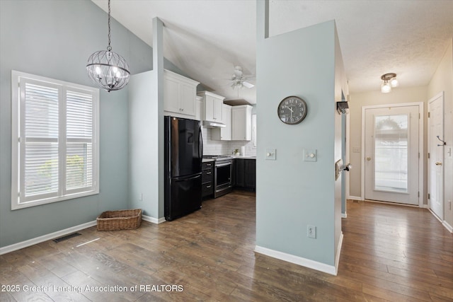 207 Queens Ct Unit 8, Grand Ledge, MI 48837 - kitchen with freestanding refrigerator, gas range, white cabinetry, ceiling fan, and backsplash
