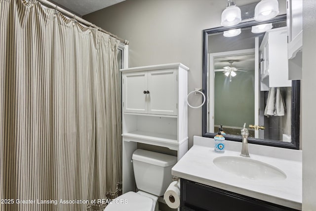 207 Queens Ct Unit 8, Grand Ledge, MI 48837 - full bath with ceiling fan and vanity