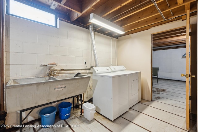 1117-1119 Blake Ave, Lansing, MI 48912 - laundry room featuring separate washer and dryer