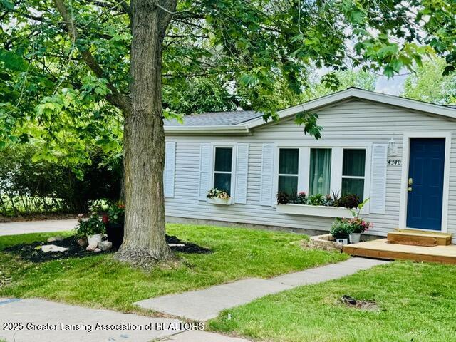 4340 Balmoral Dr, Lansing, MI 48911 - view of front of house with a front yard