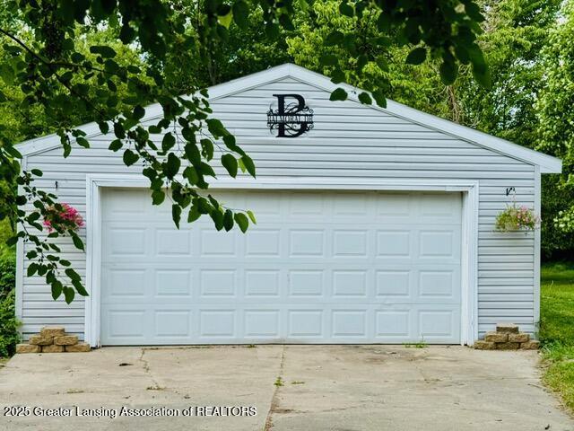 4340 Balmoral Dr, Lansing, MI 48911 - view of detached garage