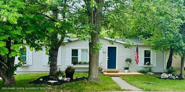 4340 Balmoral Dr, Lansing, MI 48911 - view of front of property featuring a front lawn