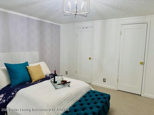 4340 Balmoral Dr, Lansing, MI 48911 - carpeted bedroom featuring a textured ceiling and a chandelier
