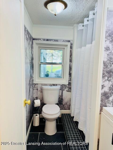 4340 Balmoral Dr, Lansing, MI 48911 - full bath featuring a textured ceiling, wallpapered walls, tile patterned flooring, vanity, and a shower with curtain