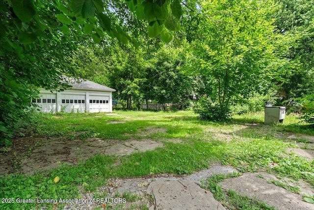916 Wildwood Ave, Jackson, MI 49202 - view of yard featuring an outbuilding and a garage