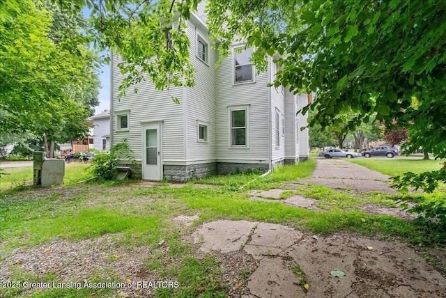 916 Wildwood Ave, Jackson, MI 49202 - rear view of house