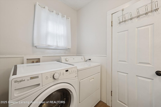 409 E Higham St, Saint Johns, MI 48879 - laundry room featuring washing machine and clothes dryer