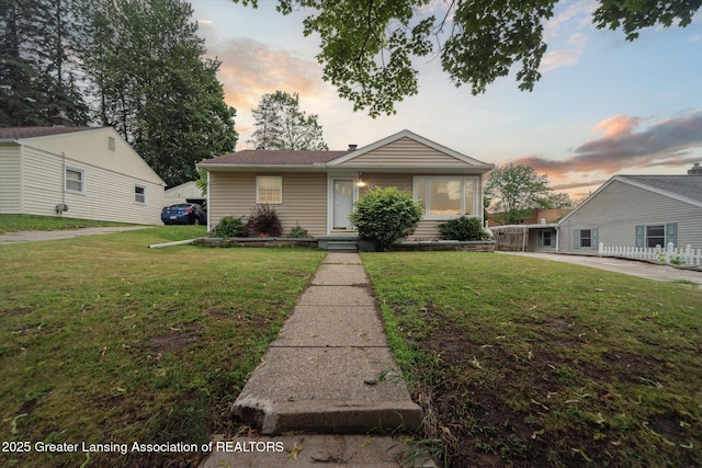 536 Hunter Blvd, Lansing, MI 48910 - bungalow-style house with a front yard