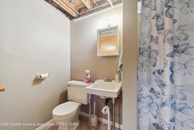 536 Hunter Blvd, Lansing, MI 48910 - bathroom with toilet and a shower with curtain