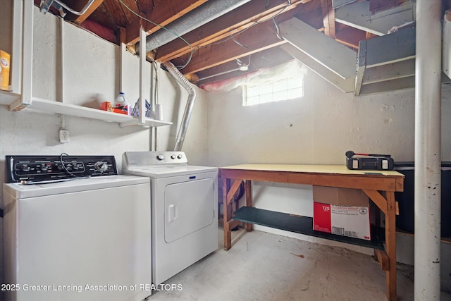 536 Hunter Blvd, Lansing, MI 48910 - washroom featuring independent washer and dryer
