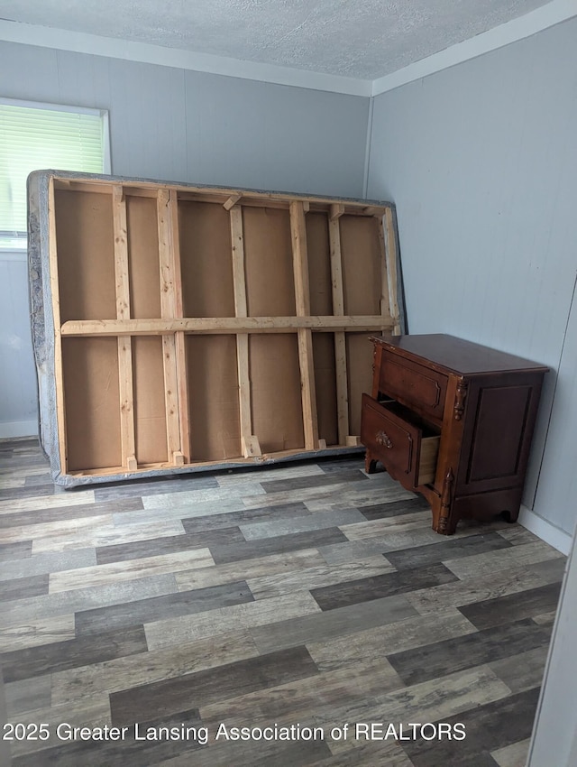 527 S Charles St, Lansing, MI 48912 - detailed view of wood finished floors and a textured ceiling