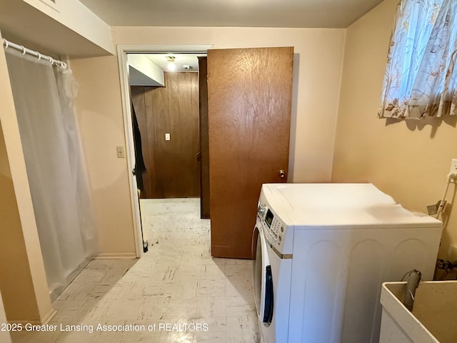 3618 Alpine Dr, Lansing, MI 48911 - laundry room featuring washer / clothes dryer and light flooring