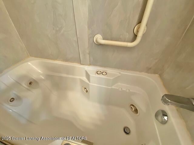 12906 Bilmar Ln, Grand Blanc, MI 48439 - full bathroom featuring a jetted tub