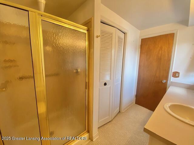 12906 Bilmar Ln, Grand Blanc, MI 48439 - full bathroom with a stall shower, vanity, and a closet
