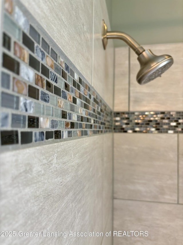 1023 E Colonial Park Dr, Grand Ledge, MI 48837 - bathroom view
