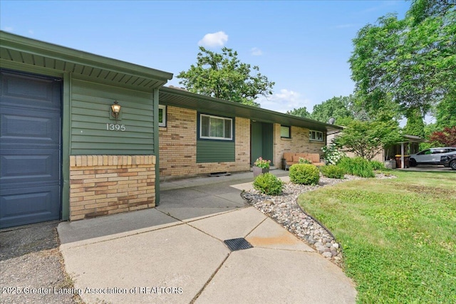 1395 Biscayne Way, Haslett, MI 48840 - single story home featuring brick siding and a front yard