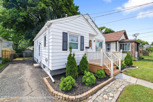 2324 Maplewood Ave, Lansing, MI 48910 - photo 3