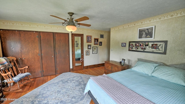 502 S Main St, Eaton Rapids, MI 48827 - bedroom with wood finished floors, a textured ceiling, ceiling fan, and a closet