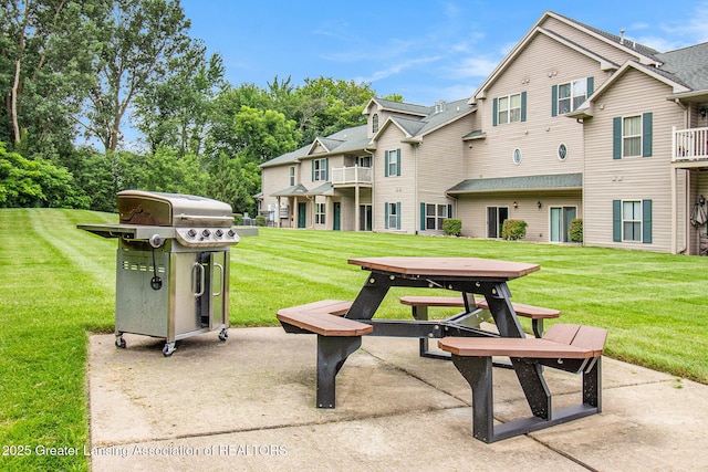 3706 Flying Gulch Dr, Holt, MI 48842 - view of home's community with a yard