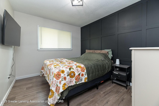 2818 Almar Ln, Lansing, MI 48910 - bedroom with light wood-style flooring and a textured ceiling