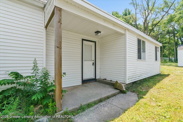625 W Jefferson St, Grand Ledge, MI 48837 - entrance to property with a lawn