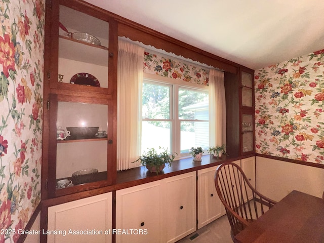 6716 Bunker Hill Dr, Lansing, MI 48906 - dining space featuring wallpapered walls and wainscoting