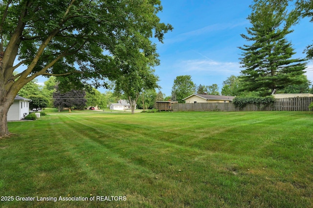 6716 Bunker Hill Dr, Lansing, MI 48906 - view of yard