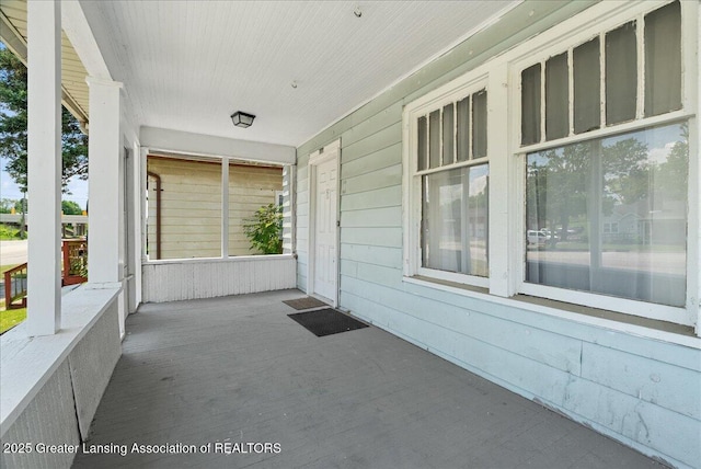 700 S Pennsylvania Ave, Lansing, MI 48912 - view of covered porch