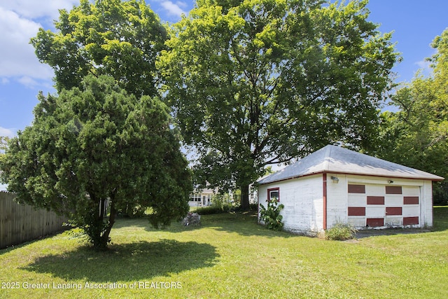 720 Kennedy St, Jackson, MI 49202 - view of yard featuring a garage and an outbuilding