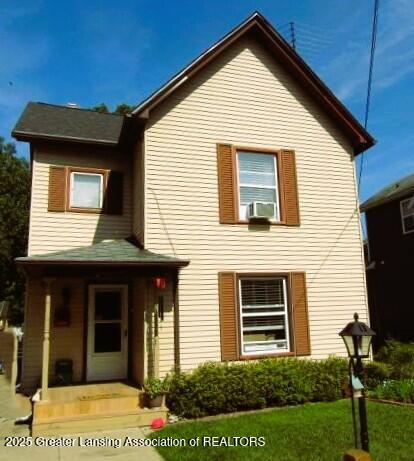 412 N Hickory St, Owosso, MI 48867 - view of front of house with a front yard and cooling unit