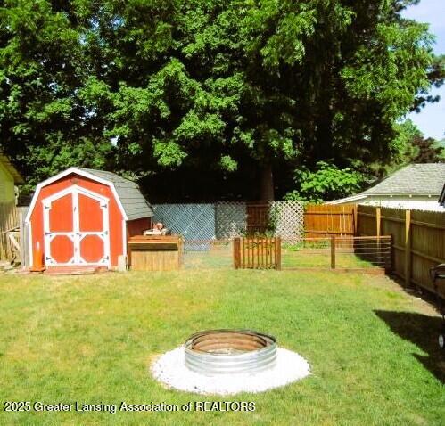 412 N Hickory St, Owosso, MI 48867 - fenced backyard with a shed
