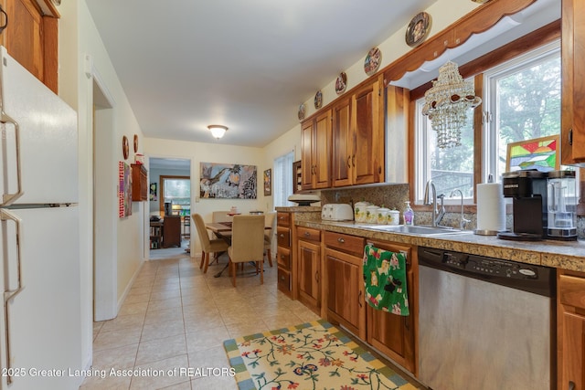 569 E Holmes Rd, Lansing, MI 48910 - photo 11