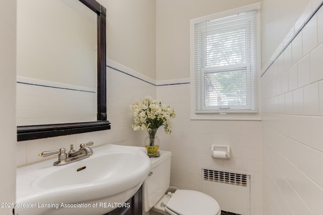 569 E Holmes Rd, Lansing, MI 48910 - photo 16