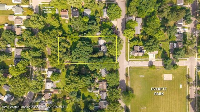569 E Holmes Rd, Lansing, MI 48910 - photo 34