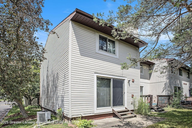840 Armstrong Rd, Lansing, MI 48911 - photo 2