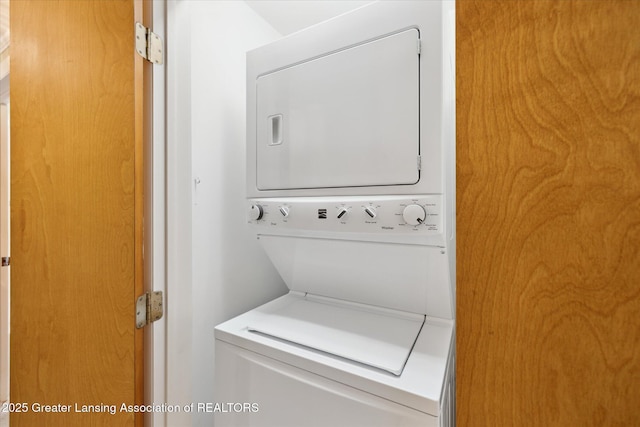 873 Union Ave, Owosso, MI 48867 - laundry area with stacked washer / drying machine