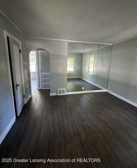 513 S Hayford Ave, Lansing, MI 48912 - photo 2