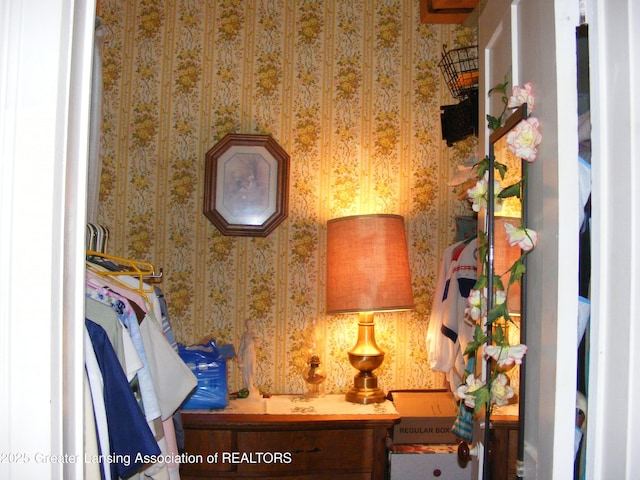 1002 Water St, Eaton Rapids, MI 48827 - detailed view of wallpapered walls