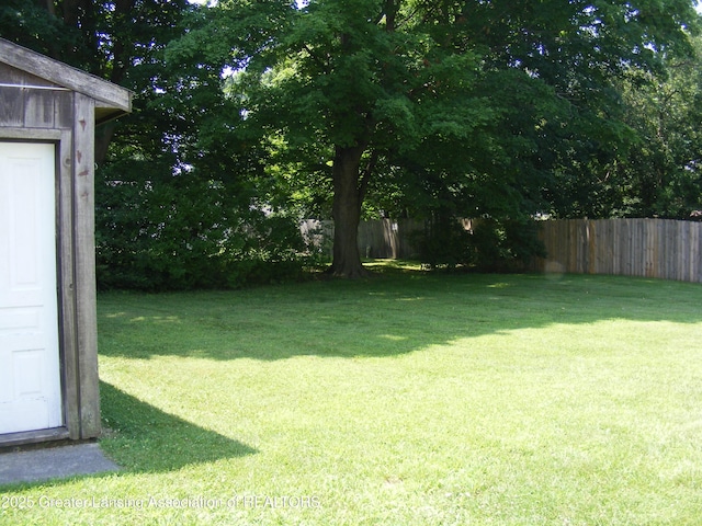 1002 Water St, Eaton Rapids, MI 48827 - view of yard
