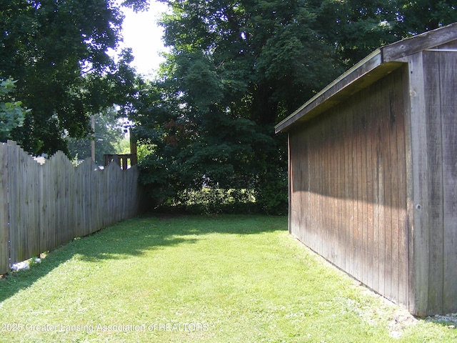 1002 Water St, Eaton Rapids, MI 48827 - view of yard