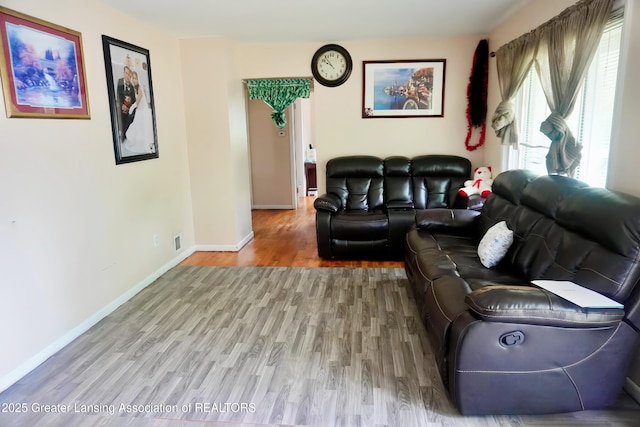 1007 Pennway Dr, Lansing, MI 48910 - photo 2