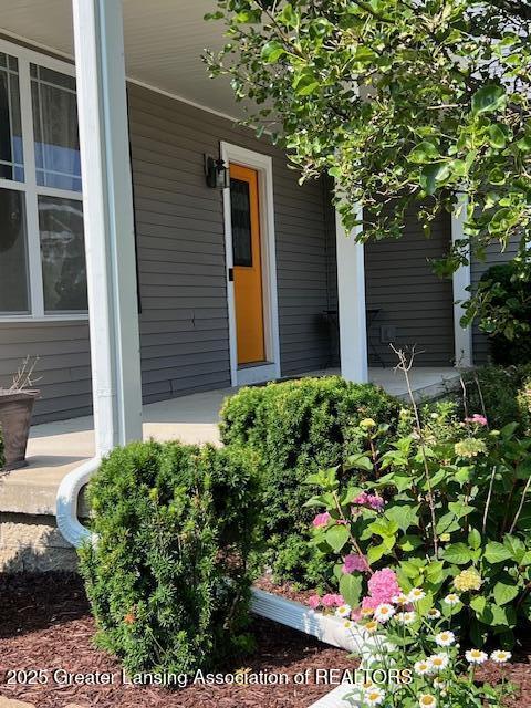 639 Willet Way E, Lansing, MI 48823 - photo 2